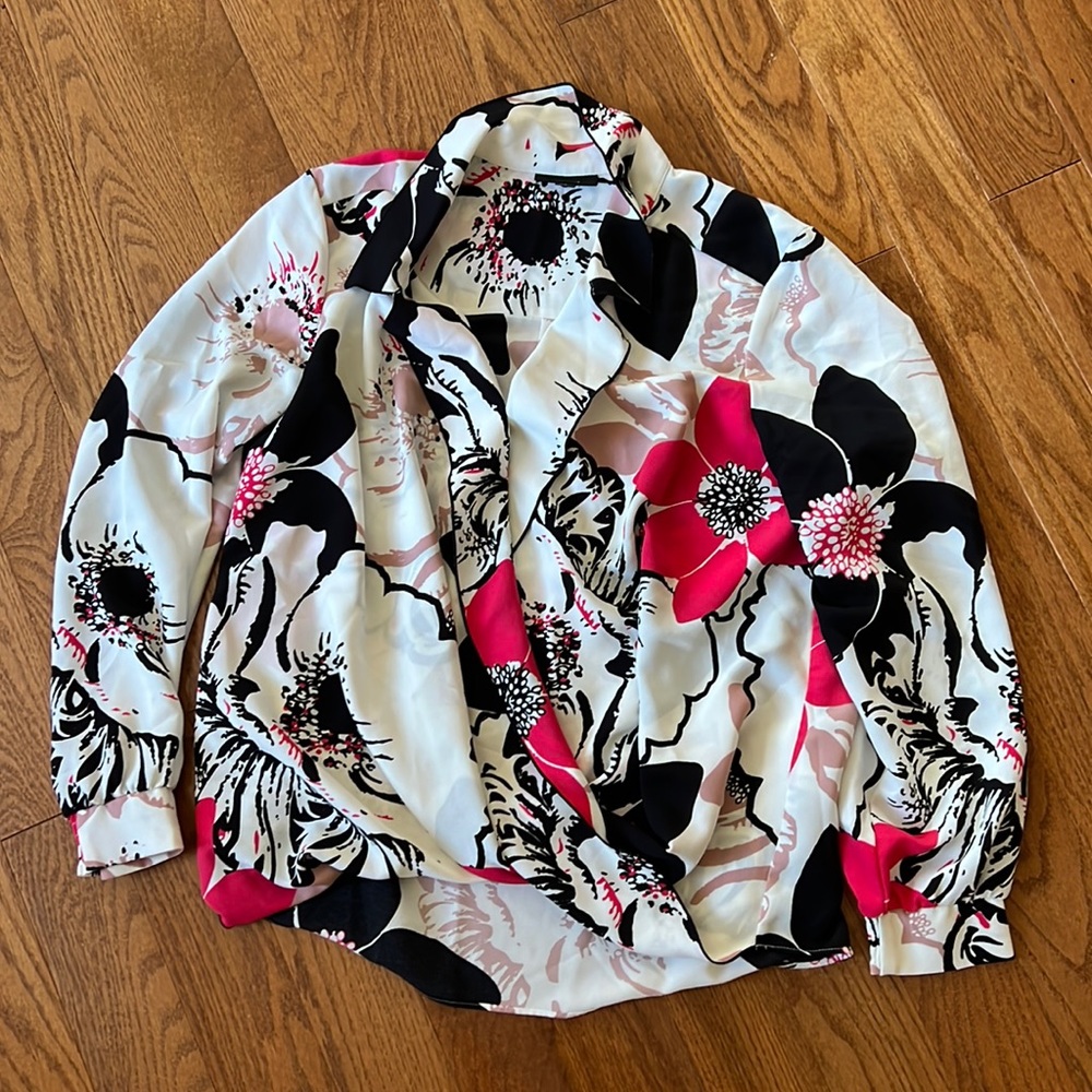 Beautiful Alfani blouse 🌼